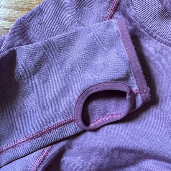 Pink Gymnshark fitted crop top with a boob pump and back design size medium - Picture 6 of 8